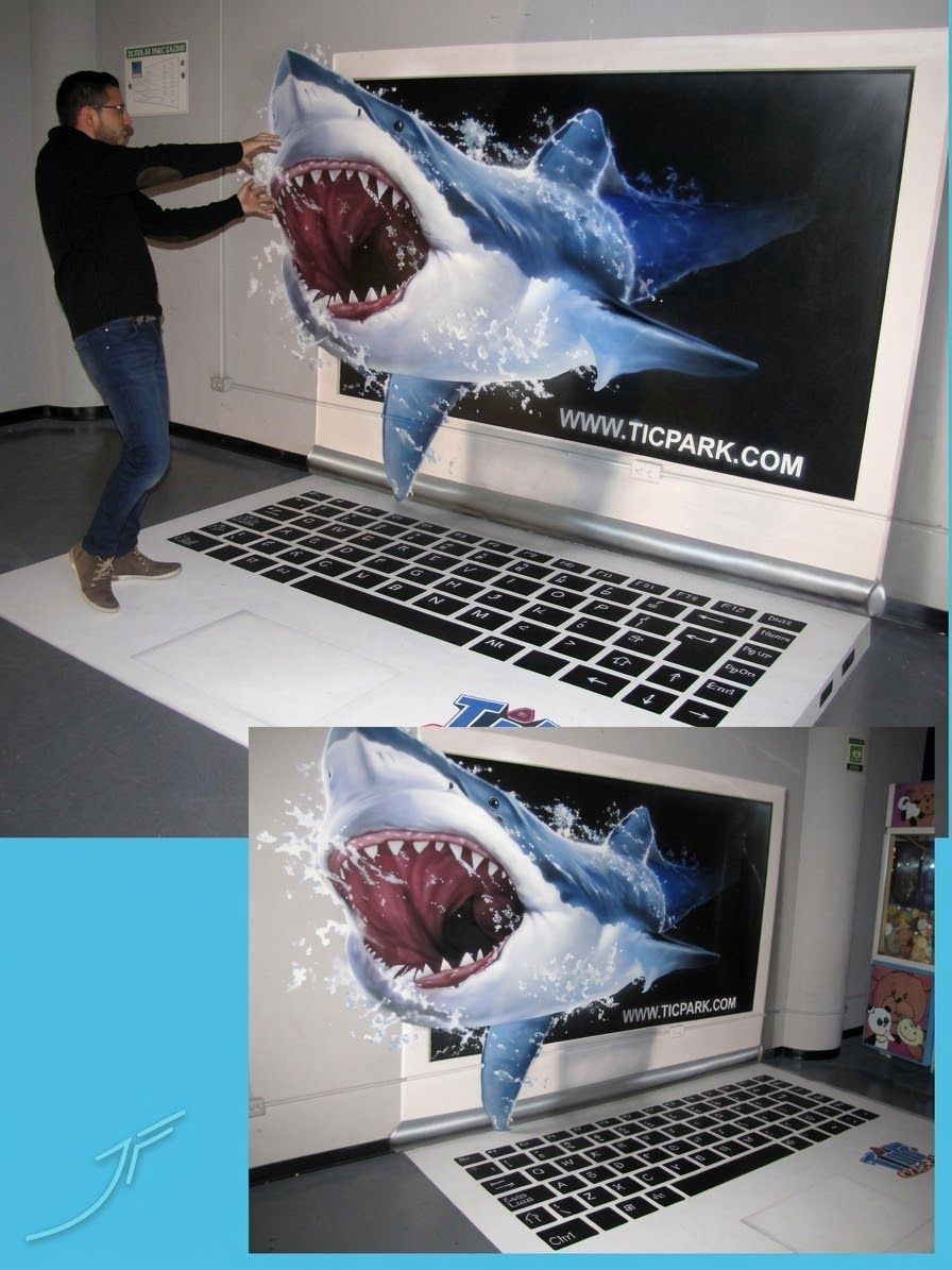 Portátil gigante pintado en pared y suelo con un tiburón 3D que sale de la pantalla